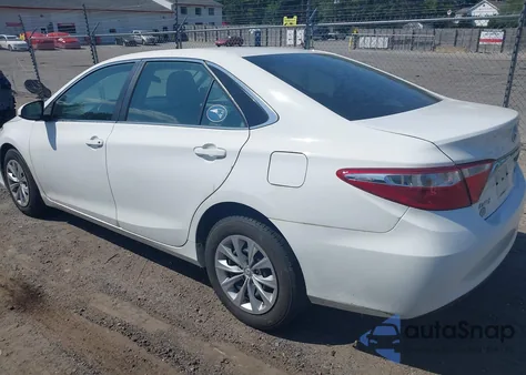2017 Toyota Camry Le z USA, uszkodzony, nr VIN 4T1BF1FK2HU720907